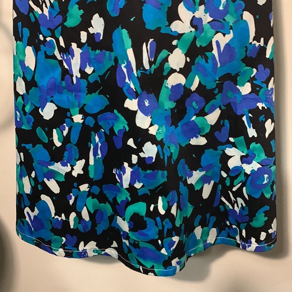 Atmos & Here stylish cup sleeved midi with zipper down the back - Picture 4 of 6